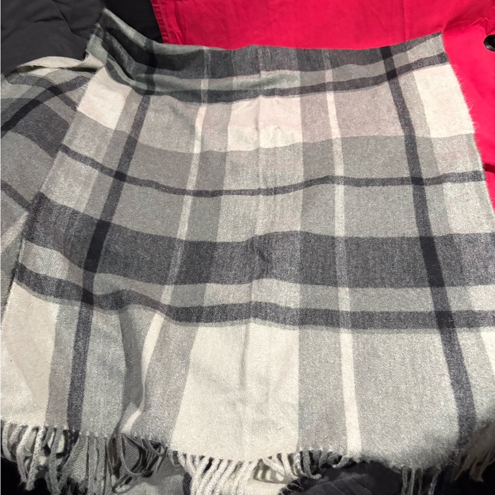 Cozy Gray and White Tartan Scarf with Fringe‎